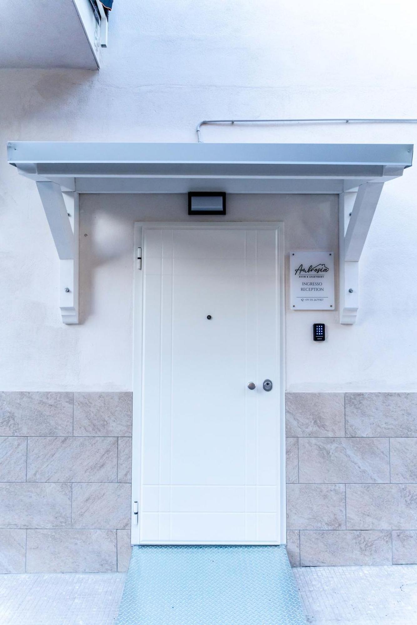 Ambrosia Room & Apartment Rossano Exterior photo