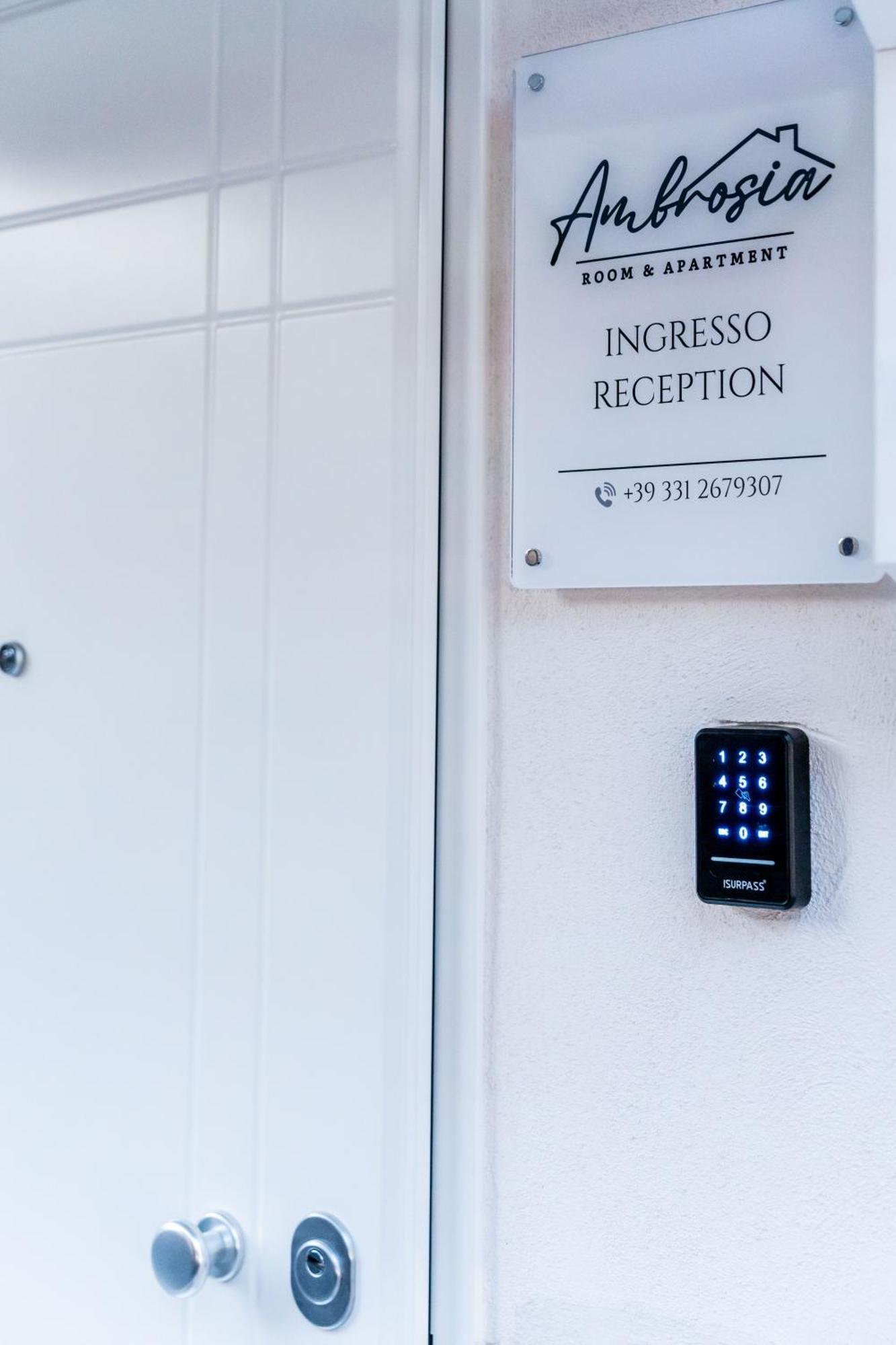 Ambrosia Room & Apartment Rossano Exterior photo